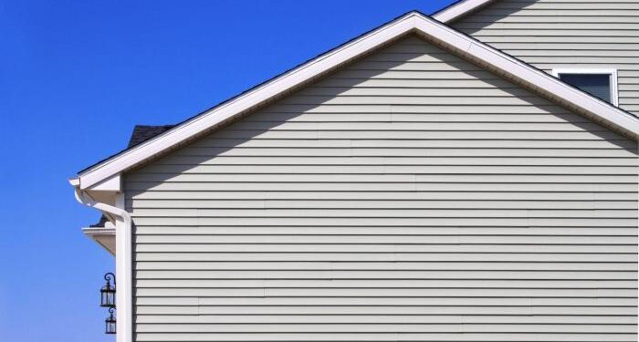 Wood vs Vinyl Siding: Costs, Pros and Cons, and Homeowner Reviews